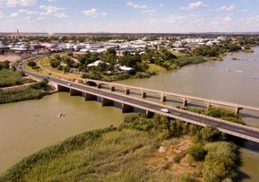 kleine-stadt-von-upington-auf-der-orange-rover-sued-afrika